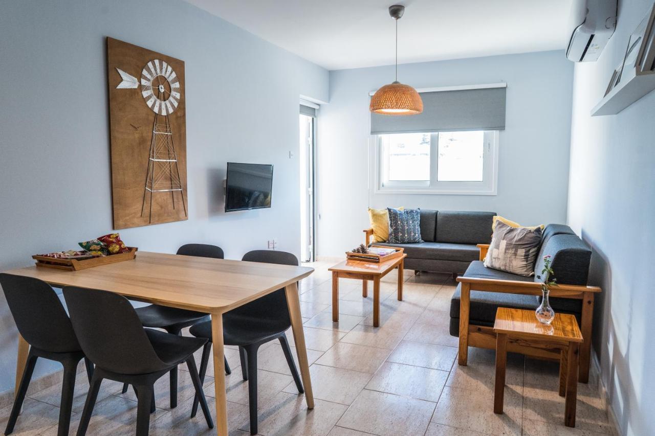Anemomylos Guesthouse Paralimni Buitenkant foto